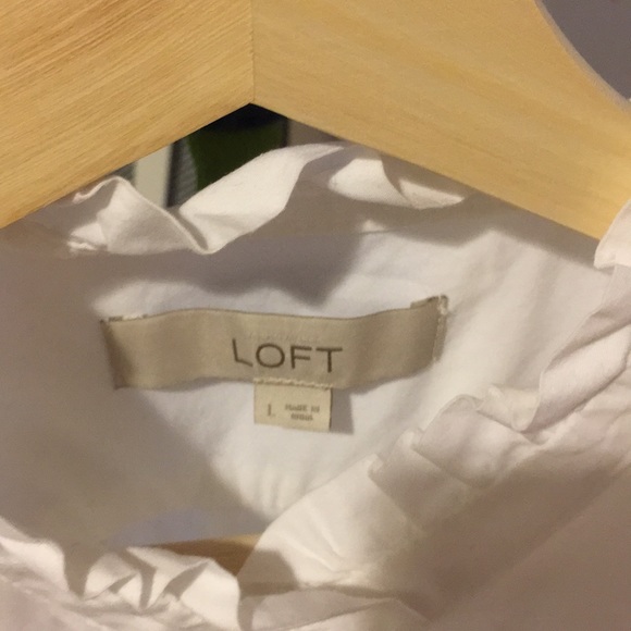 Wardrobe staple: 100% cotton, ruffled blouse - Picture 3 of 6